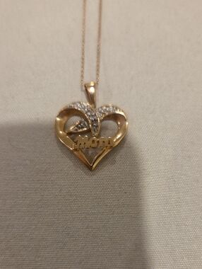 Vintage 10k Gold Mom Pendant